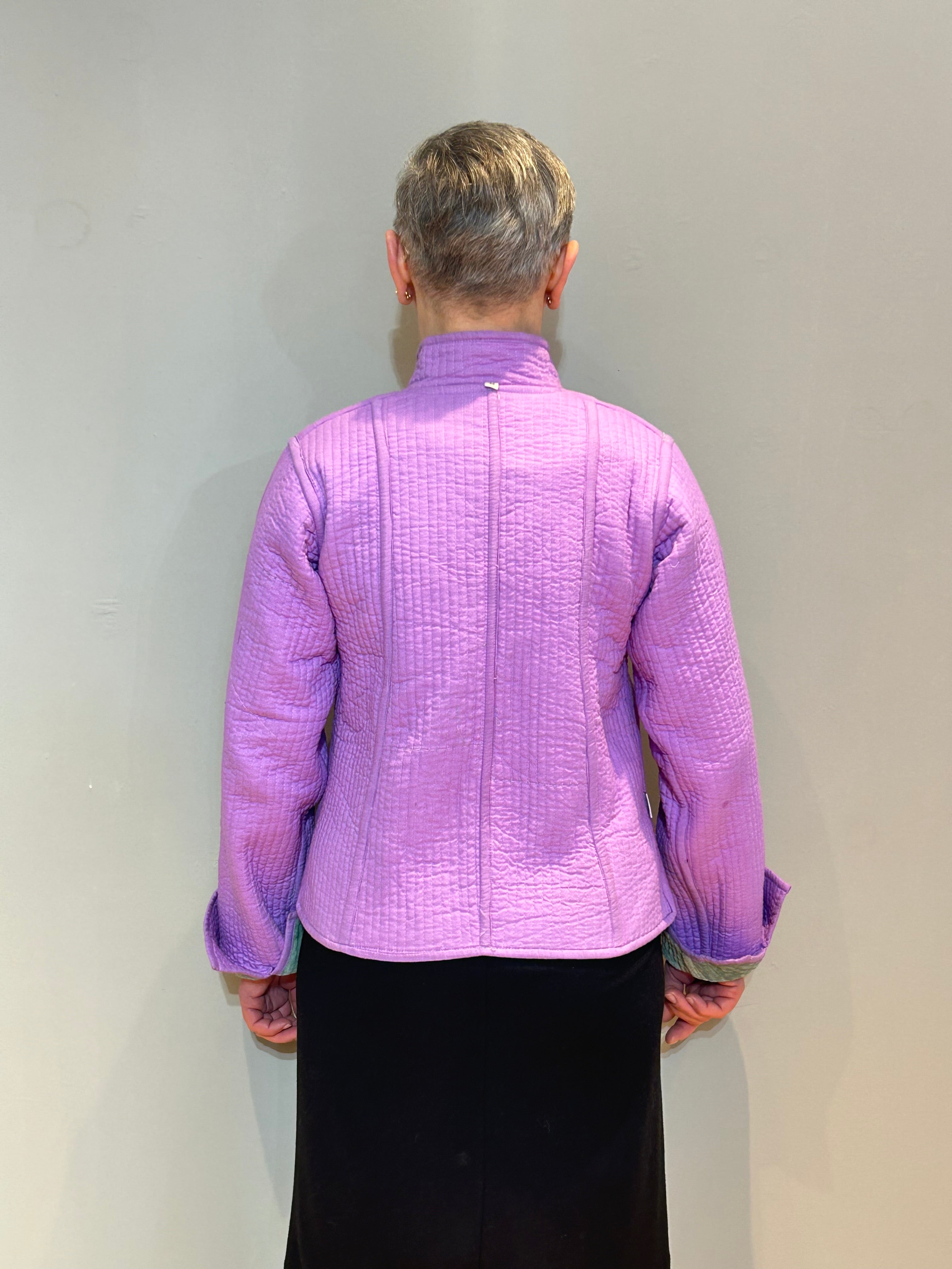 Samt-Suzani handbestickte Jacke – Mint & Flieder