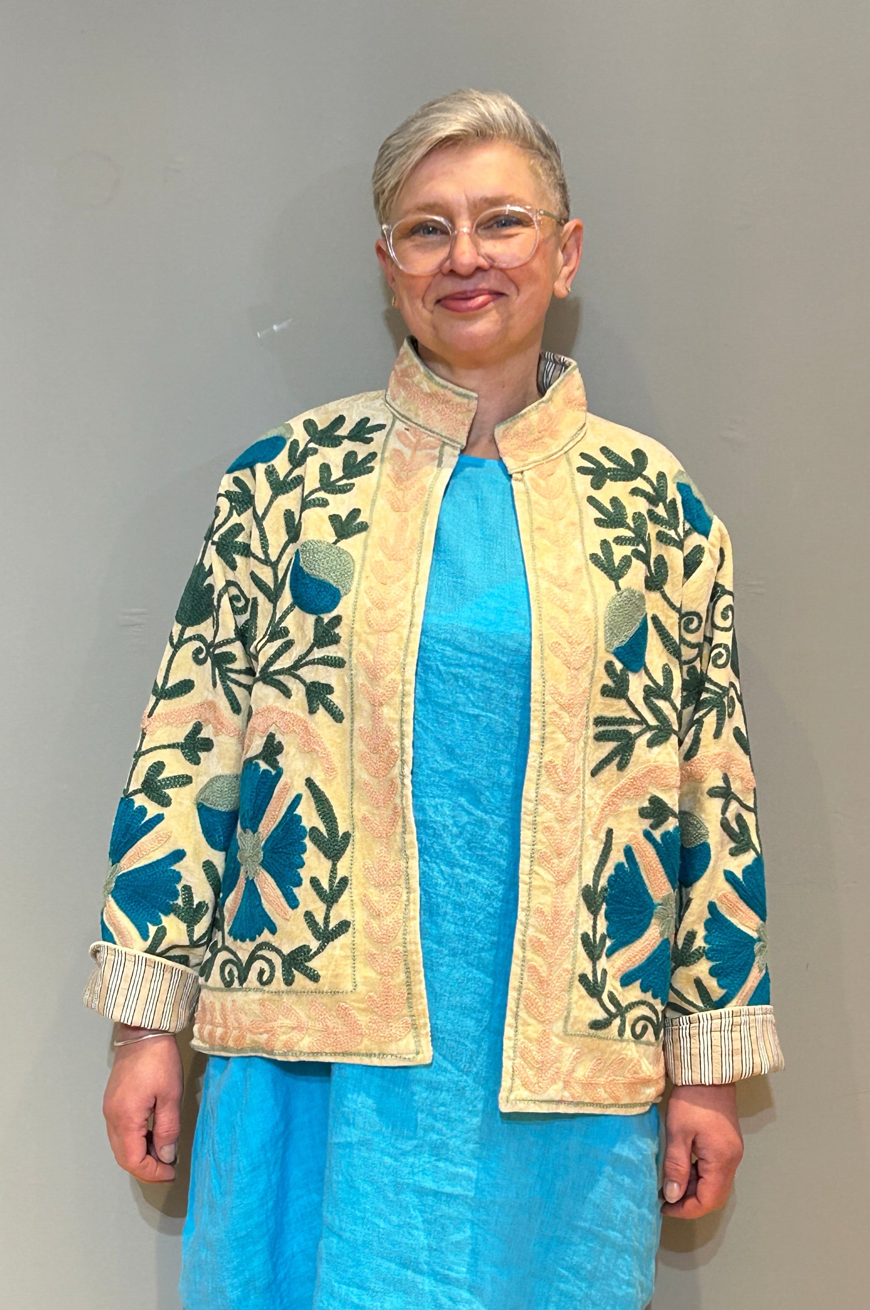 Velvet Suzani Handbestickte Jacke - Beige Geblümt