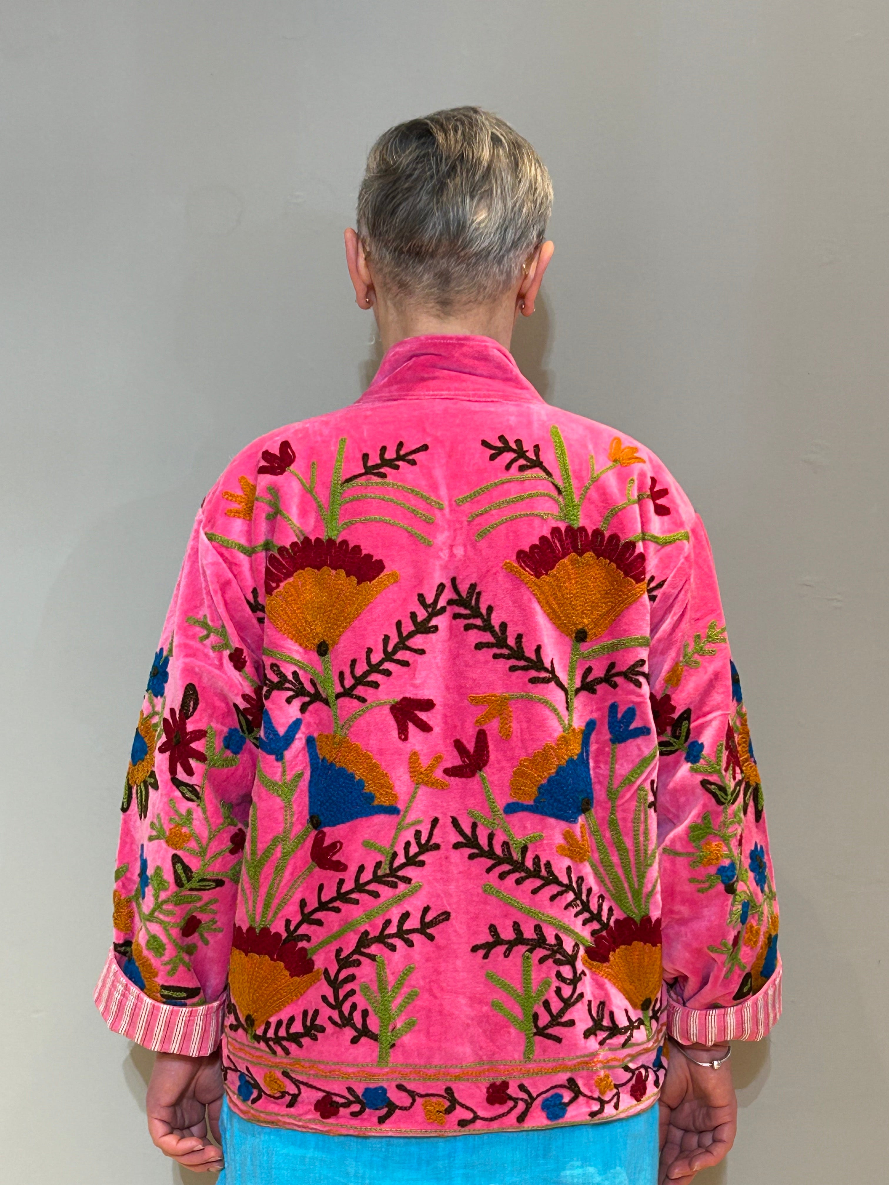Jacke aus Samt-Suzani mit Handstickerei - Rosa