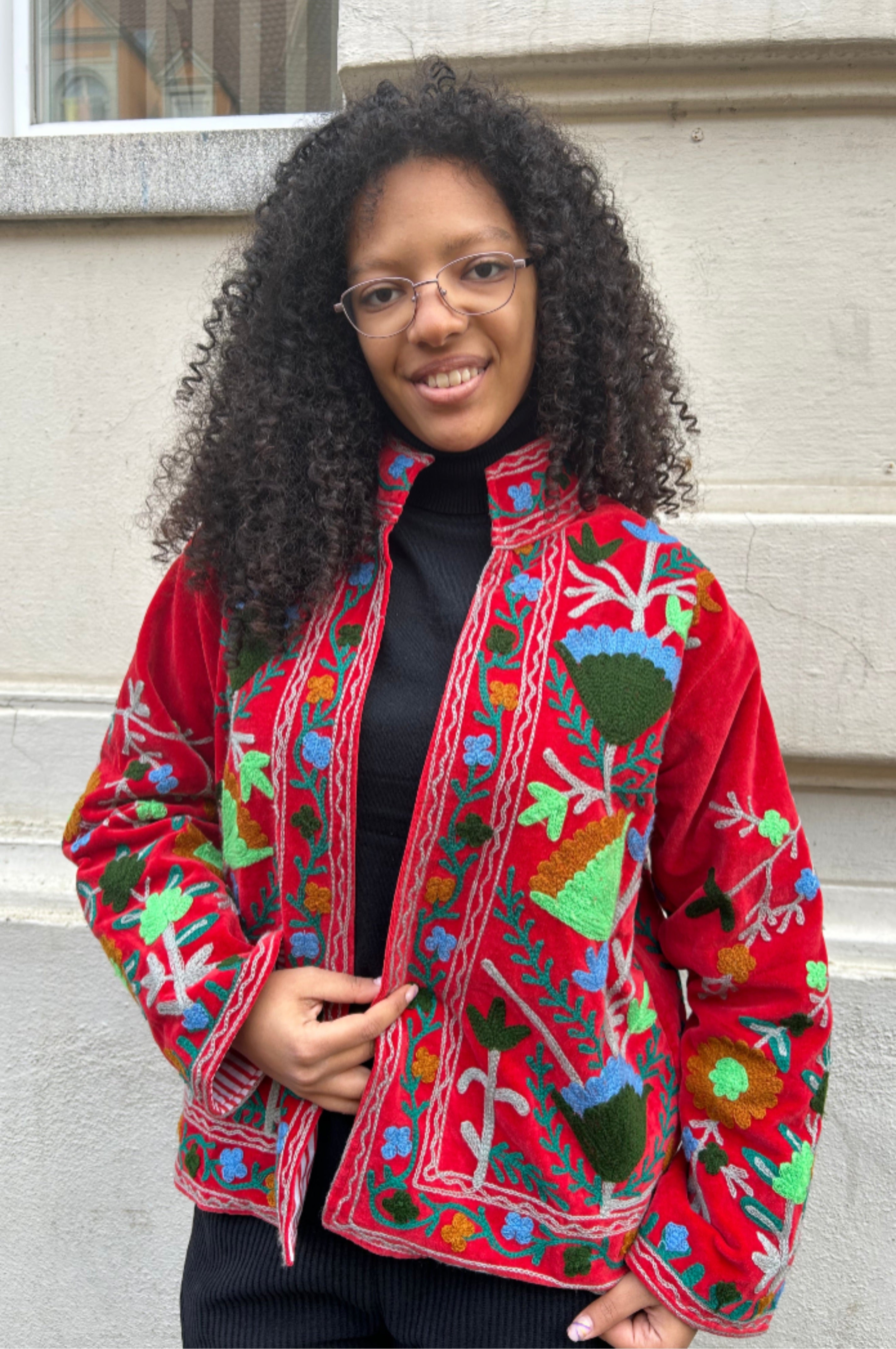 Rubinrote handbestickte Samt-Suzani-Jacke